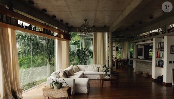 Internauta se hospedou na residência durante dez dias: Fiquei hospedada nesse verdadeiro paraíso por 10 dias! A casa é maravilhosa, tem uma vista fantástica, uma piscina deliciosa e um super alto astral”.