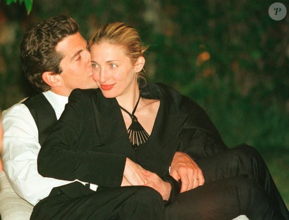 Antes de Carolyn Bessette, John F. Kennedy Jr. teve encontro com Xuxa em Nova York; episódio foi relembrado em documentário