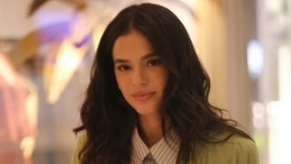 Bruna Marquezine radicaliza no visual, exibe novo corte de cabelo e surge sensual em fotos de 'topless'. Veja antes e depois!