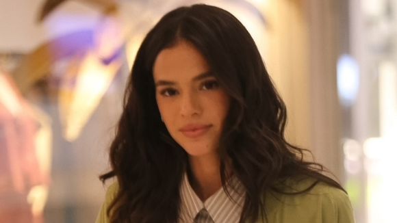 Bruna Marquezine radicaliza no visual, exibe novo corte de cabelo e surge sensual em fotos de 'topless'. Veja antes e depois!