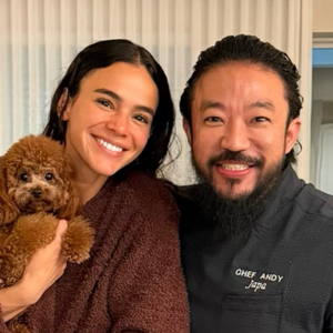 Bruna Marquezine ao lado do chef Andy Japa em Orlando