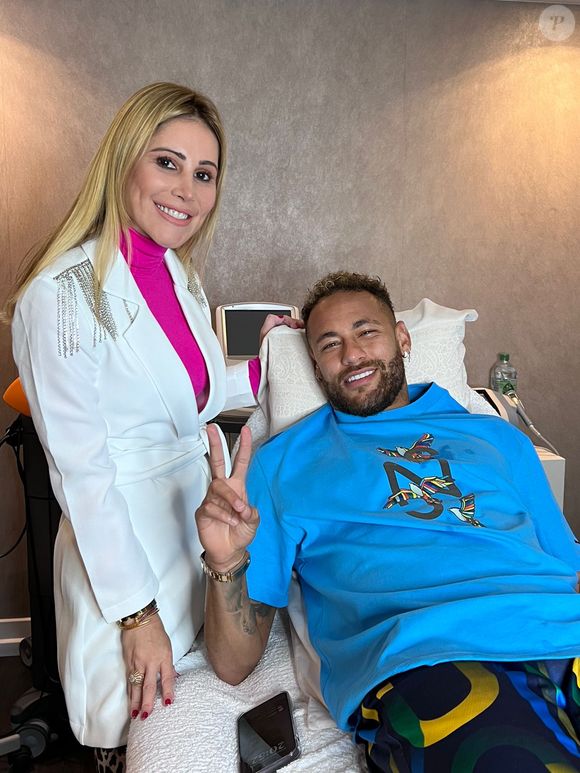 Cuidado pela dermatologista, Dra. Juliana Neiva, Neymar recorreu ao XERF para melhorar o aspecto de sua pele
