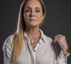 Carminha, vivida por Adriana Esteves, prova que elegância nunca sai de moda com seus looks monocromáticos impecáveis