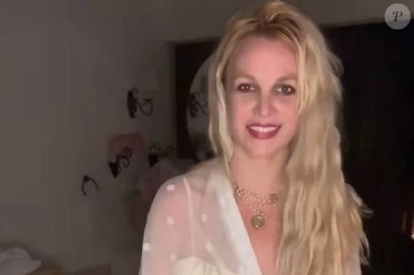 Federline não especificou quais seriam suas principais preocupações em relação à estrela pop. No entanto, fãs de Spears têm demonstrado inquietação nas redes sociais diante de uma sequência de vídeos considerados erráticos, nos quais a cantora aparece dançando ou posando nua