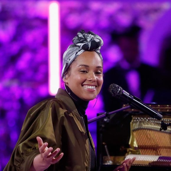 Alicia Keys durante o movimento 'no make': artista reforçou a importância da autoaceitação