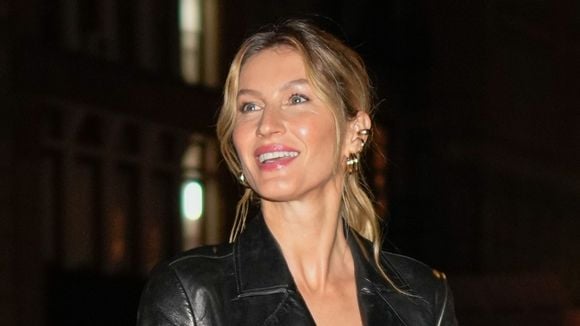 7 meses após nascimento do filho, Gisele Bündchen deixa escapar barriga sequinha em flagra e braços torneados aos 45 anos roubam a cena. Fotos!