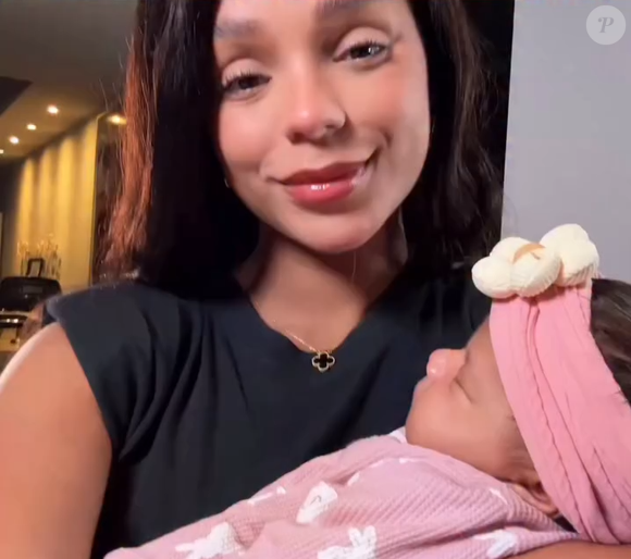 Brunna Gonçalves com a filha, Zuri, fruto do casamento com Ludmilla