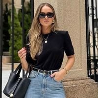 Adeus aos jeans retos: as calças com corte barrel que estarão na moda nesta Primavera 2026