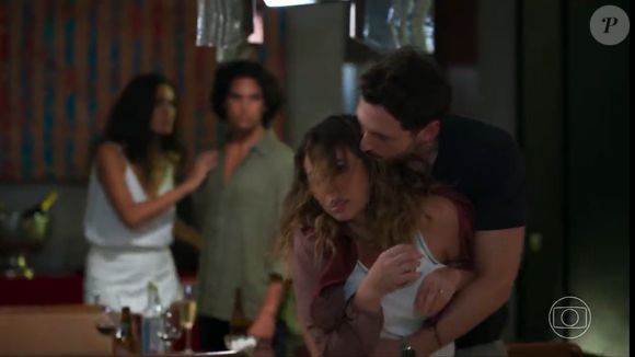 Flashback de Heleninha e Leonardo na noite do acidente gera revolta em Vale Tudo. Capítulo especial foi ao ar em 2 de outubro