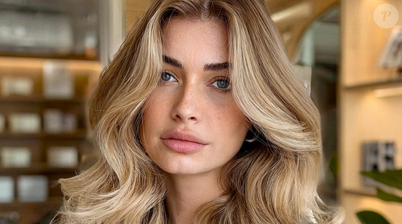 Como conseguir um cabelo volumoso em camadas? Converse com seu cabeleireiro para fazer camadas com bastante movimento e aposte na finalização como peça-chave do visual