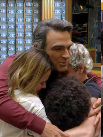 Quem vai GANHAR o 'BBB 26' hoje? Após visita de Tadeu Schmidt, enquete UOL aponta favorita isolada e disputa indefinida pelo 2º lugar
