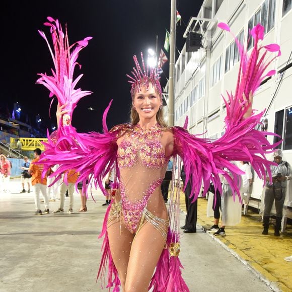 Lívia Andrade foi musa do Salgueiro no Carnaval de 2026 e brilhou na avenida