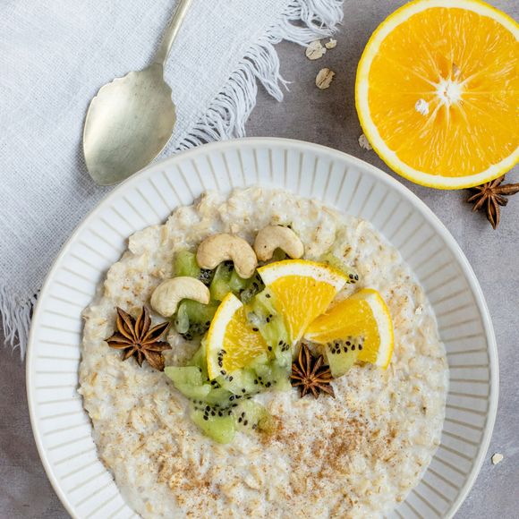 Divididos entre grupos diferentes e modos diferentes de comida, foi constatado que o grupo que consumiu bons níveis de aveia em pouco tempo teve efeitos no colesterol, diminuindo os níveis de LDL em cerca de 10%