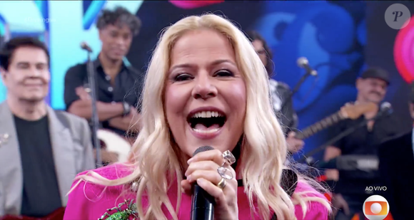 Paula Toller interpretou sucessos da banda de pop-rock no palco, mas chamou atenção por outro detalhe