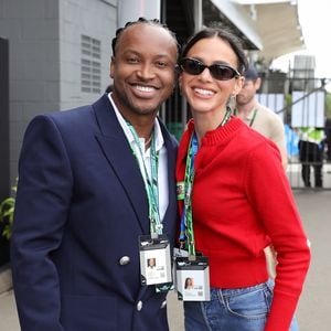 Bruna Marquezine encontrou o amigo Thiaguinho na F1