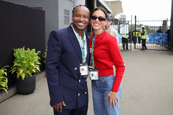 Bruna Marquezine encontrou o amigo Thiaguinho na F1
