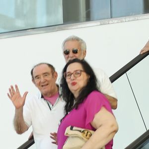 Renato Aragão surge sem Juliana Aragão em 1ª aparição pública após negar exclusão; web provoca: 'Filha Uber levou ao shopping...'