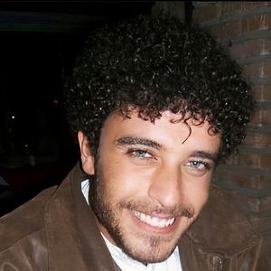 Cabelos cacheados de Diogo Nogueira eram um charme à parte