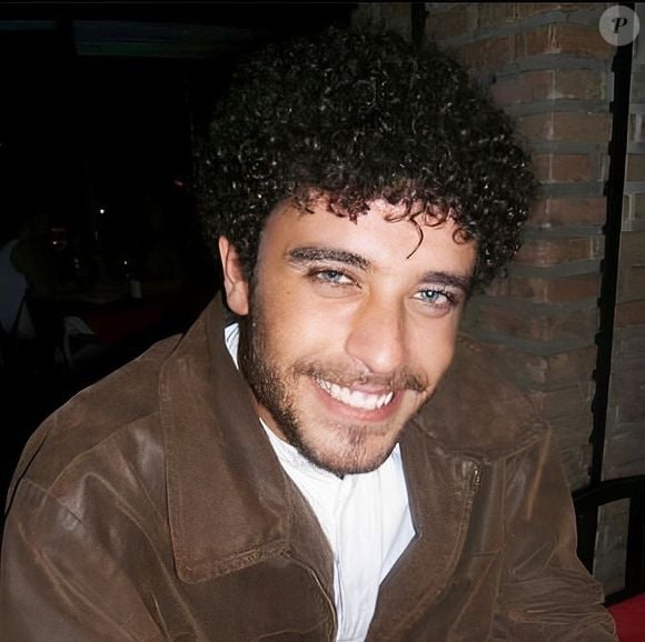 Cabelos cacheados de Diogo Nogueira eram um charme à parte