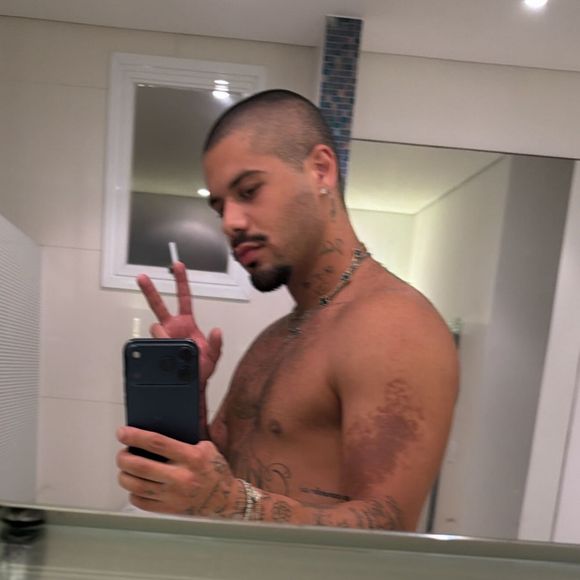 Zé Felipe apareceu com a cabeça raspada e anunciou uma nova promessa, desta vez ainda mais ousada