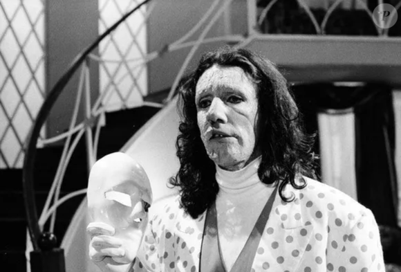 Em 'A Viagem', o Mascarado é o ex-noivo de Carmem, que sofreu um acidente e teve o rosto desfigurado.