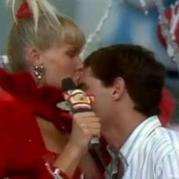 “Mas que esse relacionamento não tinha dado certo porque ela não quis mais, que era uma questão profissional e que ele decidiu, então, depois de ter sofrido por um ano, não mexer mais com esse assunto”, revelou Galisteu