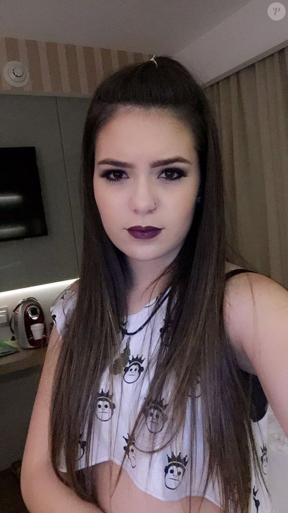 Viih Tube surpreendeu a todos ao surgir de cabelo preto nas redes sociais