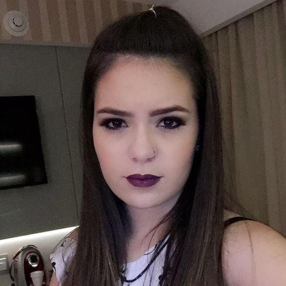 Viih Tube surpreendeu a todos ao surgir de cabelo preto nas redes sociais