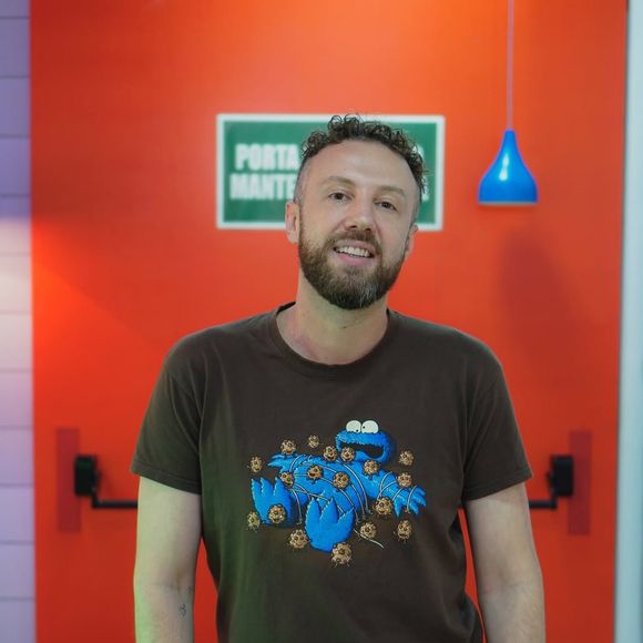 Thiago Pasqualotto afirma que foi alguém ligado a uma outra estrela de TV: ‘Não é alguém da equipe dela, mas é alguém de uma outra equipe, de uma pessoa que ela conhece’