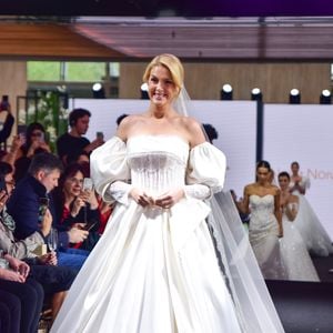 Ana Hickmann ainda usou este modelo belíssimo e posou para fotos durante o desfile