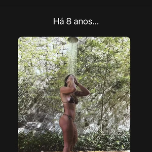 Giulia Costa resgatou uma foto de biquíni de uma época em que sofria com compulsão alimentar