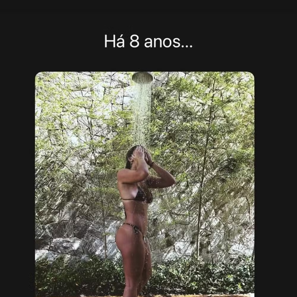 Giulia Costa resgatou uma foto de biquíni de uma época em que sofria com compulsão alimentar