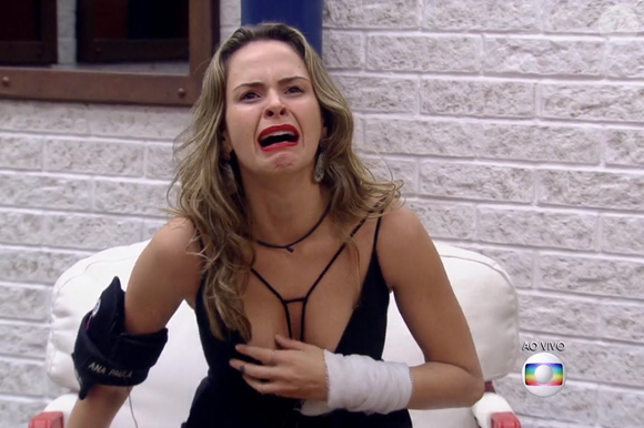 Ana Paula Renault, no BBB 16, afirmou ter visto vulto: 'Tem um vulto, um fantasma, Dona Gê. Tinha um cara atrás do espelho vestido de fantasma'