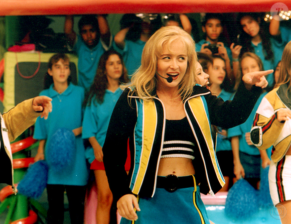 Angélica interrompeu a viagem romântica e voltou ao Brasil às pressas