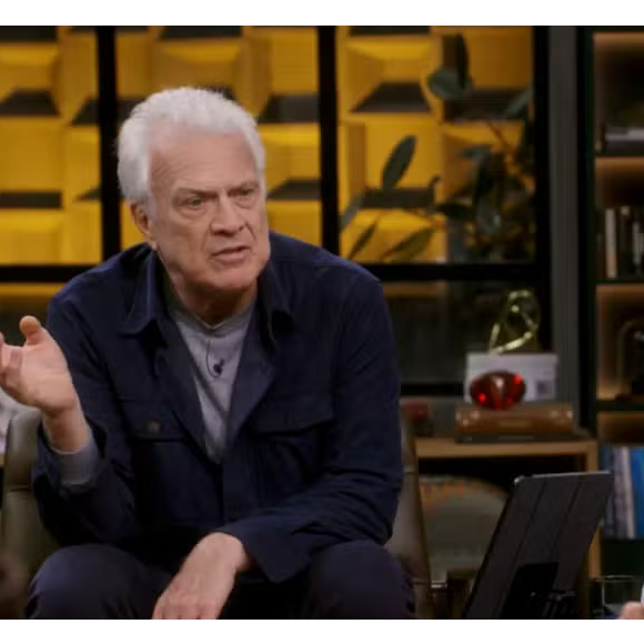 Há 23 anos, o Big Brother Brasil viveu uma cena que ninguém esqueceu: uma invasão nua ao vivo que surpreendeu Pedro Bial