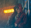 Psicologia explica por que algumas pessoas preferem andar na chuva sem guarda-chuva e a resposta envolve liberdade emocional, infância e busca por novas sensações. Especialistas ouvidos pelo portal espanhol elDiario.es analisaram o comportamento