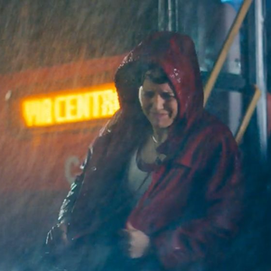 Psicologia explica por que algumas pessoas preferem andar na chuva sem guarda-chuva e a resposta envolve liberdade emocional, infância e busca por novas sensações. Especialistas ouvidos pelo portal espanhol elDiario.es analisaram o comportamento
