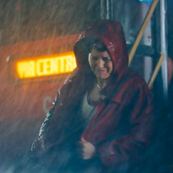 Psicologia explica por que algumas pessoas preferem andar na chuva sem guarda-chuva e a resposta envolve liberdade emocional, infância e busca por novas sensações. Especialistas ouvidos pelo portal espanhol elDiario.es analisaram o comportamento
