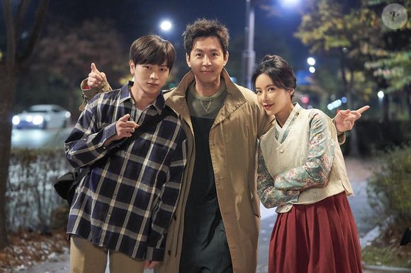 A história de 'Mystic Pop-Up Bar' apresenta Wol-ju, uma mulher punida há 500 anos por um erro trágico e que deve curar as mágoas de 100 mil almas antes de finalmente descansar em paz