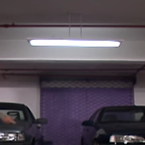 Em 'História de Amor, Caio (Ângelo Paes Leme) parte para cima de Bruno (Claudio Lins) na garagem da casa do pianista