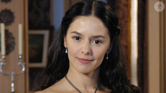 'A Escrava Isaura' foi novela na Globo e na Record e inspirada no livro de Bernardo Guimarães
