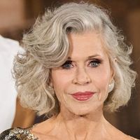 Jane Fonda, 88 anos: 'Costumo acordar às 5h30, faço exercícios todos os dias e alterno dias trabalhando a parte superior e inferior do corpo para fortalecê-lo'