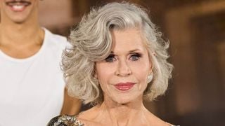 Jane Fonda, 88 anos: 'Costumo acordar às 5h30, faço exercícios todos os dias e alterno dias trabalhando a parte superior e inferior do corpo para fortalecê-lo'