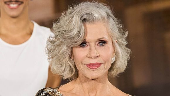 Jane Fonda, 88 anos: 'Costumo acordar às 5h30, faço exercícios todos os dias e alterno dias trabalhando a parte superior e inferior do corpo para fortalecê-lo'