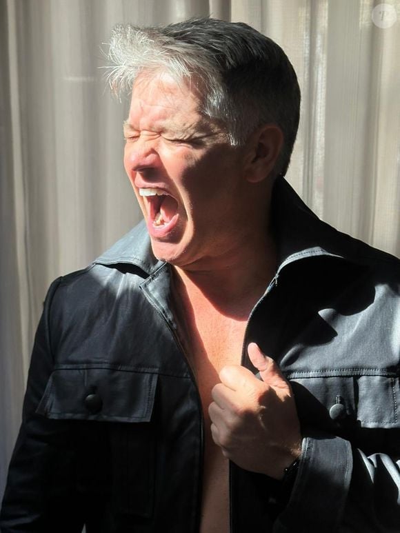 ‘David Cardoso Jr. não é funcionário do SBT, participa como Free Lancer. Diante desse cenário não deverá participar da Praça é Nossa em 2026’, afirmou a assessoria do canal