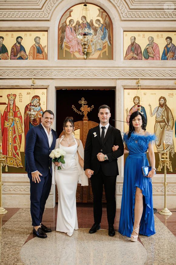Filha de Petkovic e Violeta, Inês em foto com os pais e o marido, Nikola Perenčević
