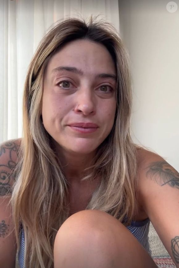 Tati Dias surgiu muito abalada na web ao comentar o término com Lauana Prado