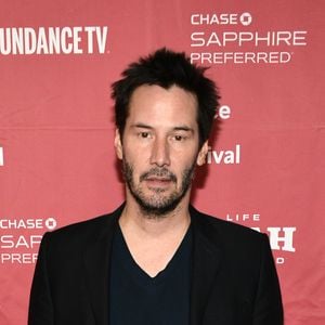 Keanu Reeves é conhecido pelo seu estilo de vida simples e pela generosidade nos bastidores de Hollywood