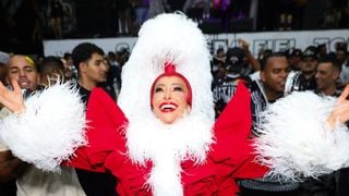 Ho-ho-ho no samba! Sabrina Sato surge com roupa extravagante de Mamãe Noel em ensaio de carnaval. Fotos!