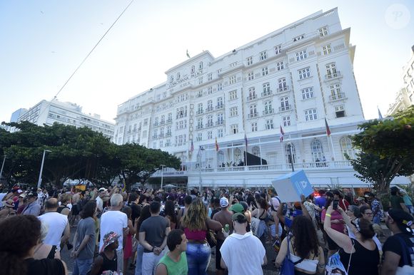 Copacabana Palace entrou na brincadeira nesta sexta-feira (10) e soltou um ‘pronunciamento oficial’ para lamentar a morte da ilustre hóspede
